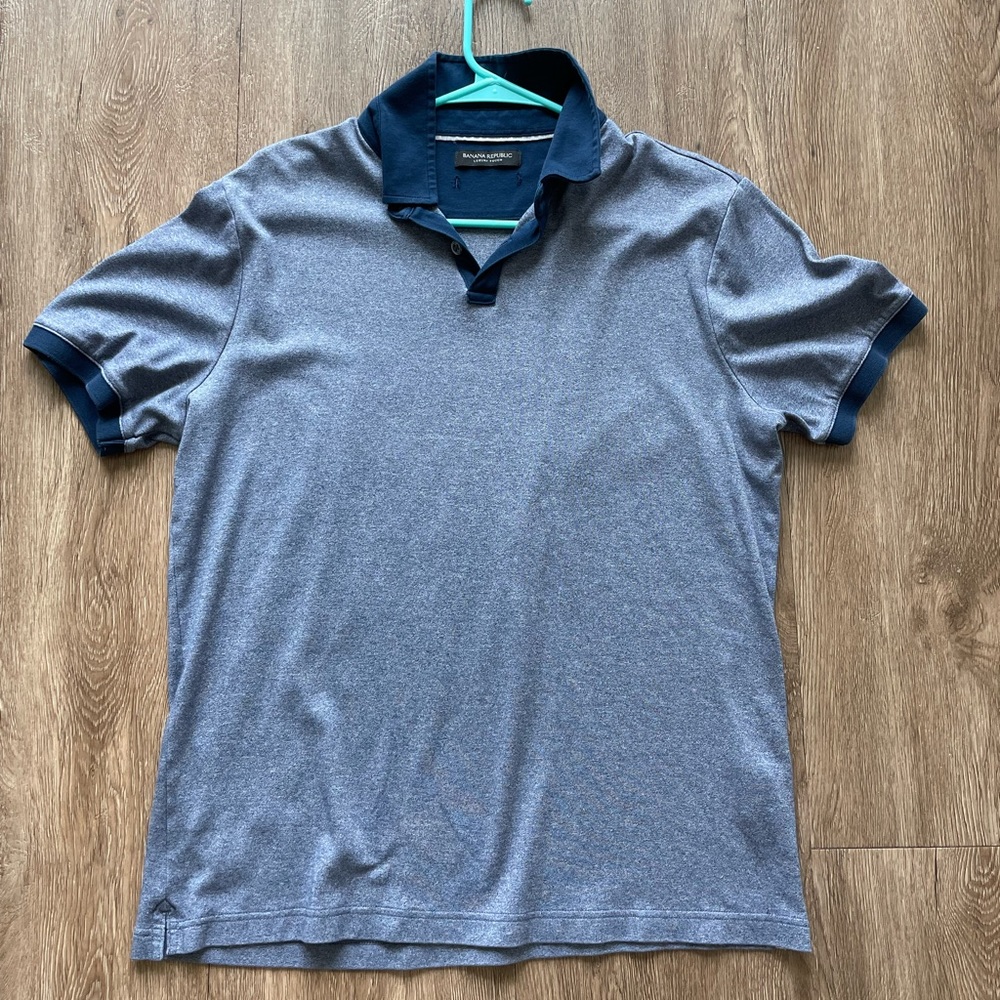 Banana Republic Mens Navy Polo with Luxury tech material (Size L)